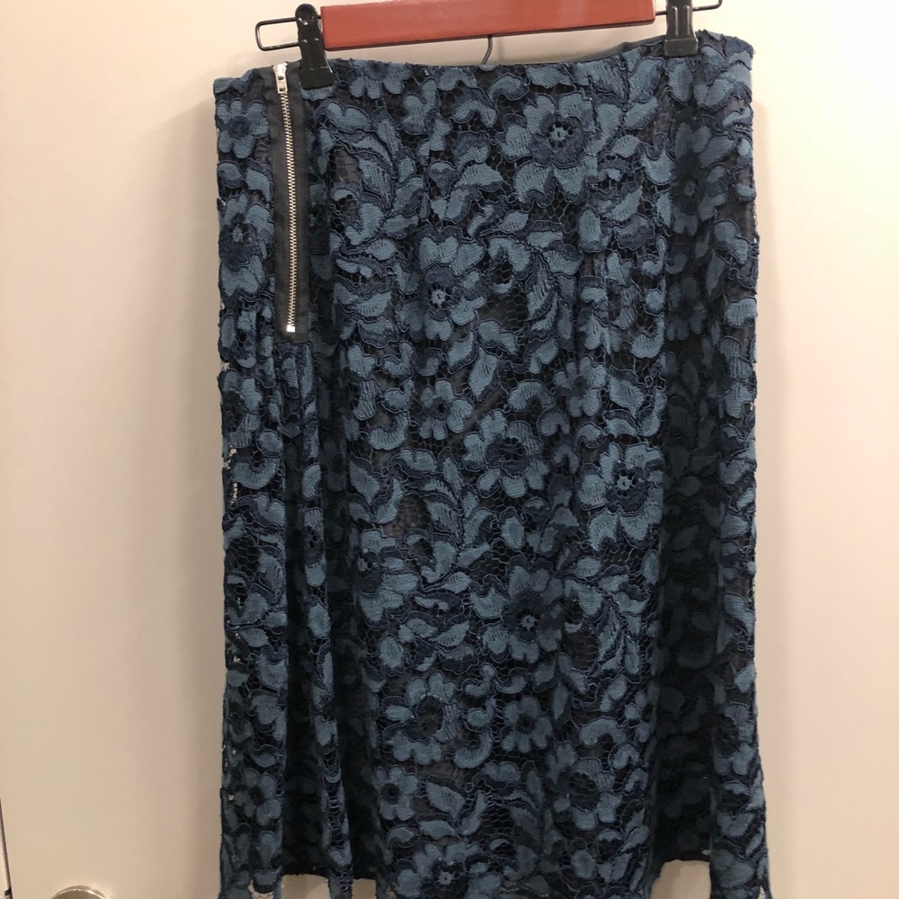 Lace skirt